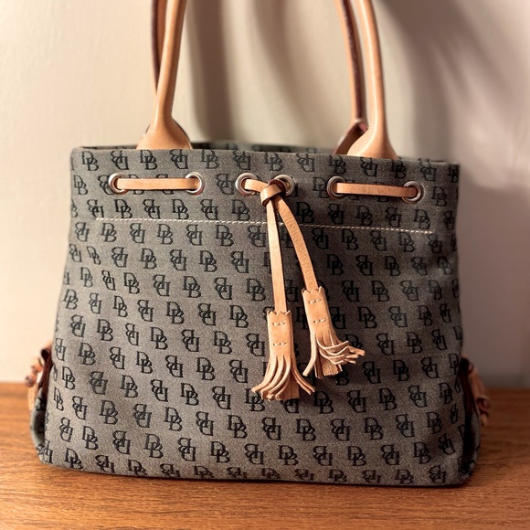 Dooney & Bourke DB signature purse - Picture 1 of 7